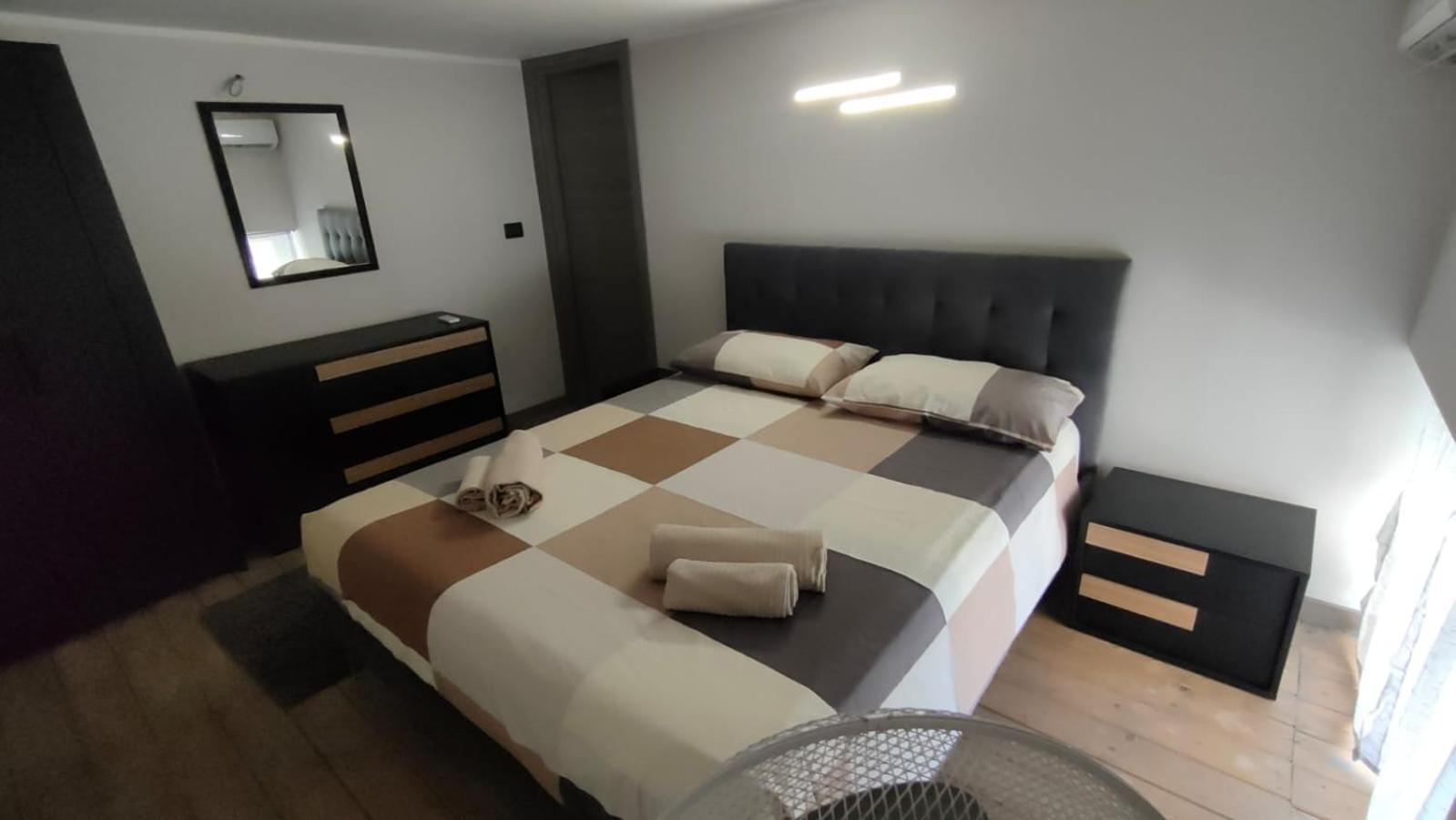 Louis Home Syracuse Bagian luar foto