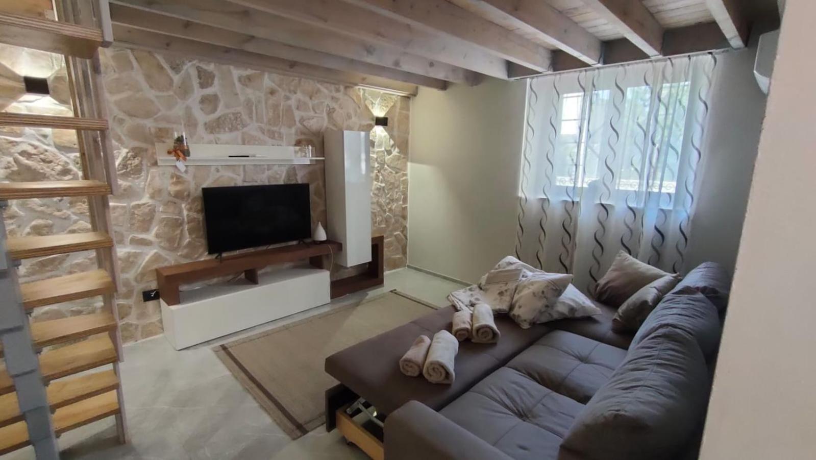 Louis Home Syracuse Bagian luar foto